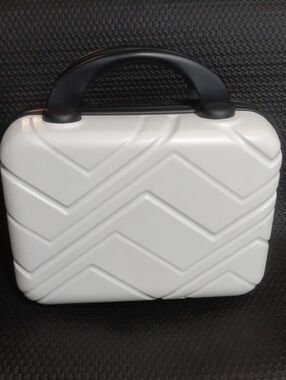 Men's Compact Hard Shell Travel Case - White
